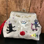 猫さんのサーカス刺繍がま口ポーチ♪