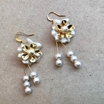 パールと大振りフラワーピアス