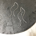 ウェーブデザイン チェーンロングピアス