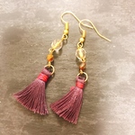 桃紫のタッセルピアス