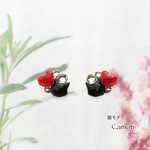 ぷっくりハートの猫ピアス（黒猫・赤のハート）