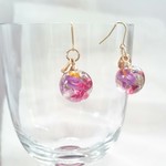 赤い花びら ピアス／イヤリング