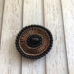 ビーズ刺繍のブローチ　アンティーク風