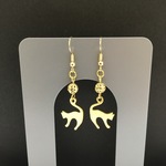 ＊お値下げ中＊　●玉とネコ　ピアス　ゴールド色