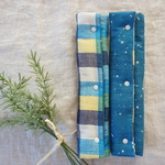 ダブルガーゼのふんわりシートベルトカバー　おおきめチェック×紙吹雪