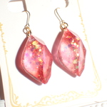 鉱石のピアスor イヤリング🌼 レジン  鉱石レジン 鉱石 赤 ピンク ラメ