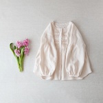 【再販】リネンパイピングピンタックブラウス　peach beige