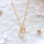 お花パールチャームのシンプルネックレス