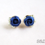 青い薔薇のピアス