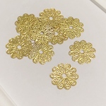 16mm 50枚☆ゴールド☆お花の透かしパーツ