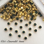 C25　台座付きエメラルド(緑)4mm/50粒　台座ゴールド　台座付きストーン　高品質ガラス
