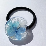 淡いブルーの紫陽花のヘアゴム