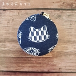 マカロンポーチ　猫顔和柄　紺