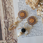 ボタン アクセサリー シックなデザインのアンティークボタン イヤリング/ピアス  レトロボタン