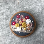 45mm木枠刺繍ブローチ