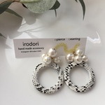 パイソン柄×つぶパールピアス