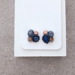 block (navy)ビーズ刺繍ピアス・イヤリング　