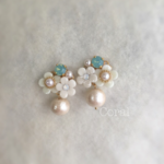 再販☆ブルーの花束ピアス♡ゆらゆらコットンパール♡イヤ変可