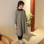 【心地よいガーゼ服】立体裁断で魅せる、ダブルガーゼお仕立てのAラインチュニックワンピース〝大人のWガーゼ・カーキグレー〟