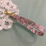  h様オーダー品リバティビニコの便利ストラップ