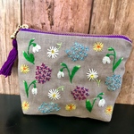 冬の花刺繍ティッシュ入れ付きポーチ♪
