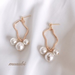 入学式 卒業式 にも♡ 変形フープ×3粒コットンパールピアス イヤリング 樹脂ピアス ノンホールピアス(樹脂イヤリング)