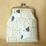 猫の視線感じるがま口(ホワイト)