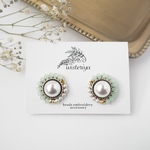 pearl earring < green >