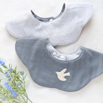 北欧風小鳥の手刺繍☆女の子にも男の子にもおすすめ花びらスタイ