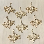 1○ GOLD LEAF DESIGN CHARM