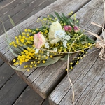 ミモザと春のお花のスワッグ