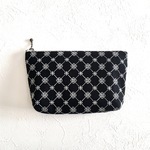 黒の刺繍柄生地のポーチ(Mサイズ）