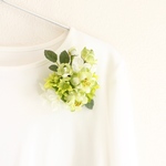 グリーンのバラのコサージュ ケース付き 入学式 卒業式 結婚式 入園式 卒園式