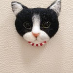 羊毛フェルト⭐️猫(ハチワレ)ブローチ