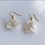 NO70 薄ピンクのあじさいピアス