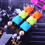 SALE!【3色】ネオンカラーキッチュスタッズピアス