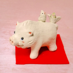 【a様ご注文分】2019年干支 亥と小鳥の陶器の置物「猪と2羽のオカメインコ」 