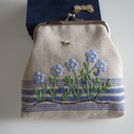 刺繍のがま口ポーチ（フラックス）