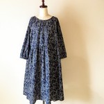 小花柄のラグランワンピース＊ダークネイビー＊コットン100％
