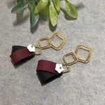 四角とレザータッセルのピアス/イヤリング(大ぶり、レトロ、ビンテージ、アンティーク、花、黒、赤、白、ワインレッド、揺れる、かわいい