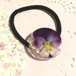 ビオラの押し花ヘアゴム