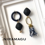 ウッドフープとフリンジタッセルのアシンメトリーピアス