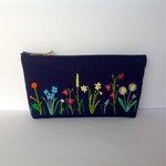 花の刺繍のペンケース