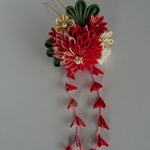 つまみ細工  ～紅白の華Uピン～