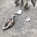 ヴィンテージ  シルバー リーフ の クリア アシンメトリー ピアス or イヤリング