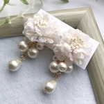 ふわり♪白いお花とパールの果実 イヤリング 