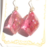 鉱石のピアスor イヤリング🌼 レジン  鉱石レジン 鉱石 赤色 ラメ 