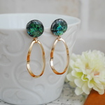 再販2☆煌めきグリーンの大人カボションピアス／イヤリング交換可