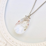 Swarovski しずくのクリスタルリーフネックレス