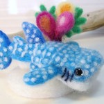 お魚インテリア☆　ジンベエザメ（台付き）